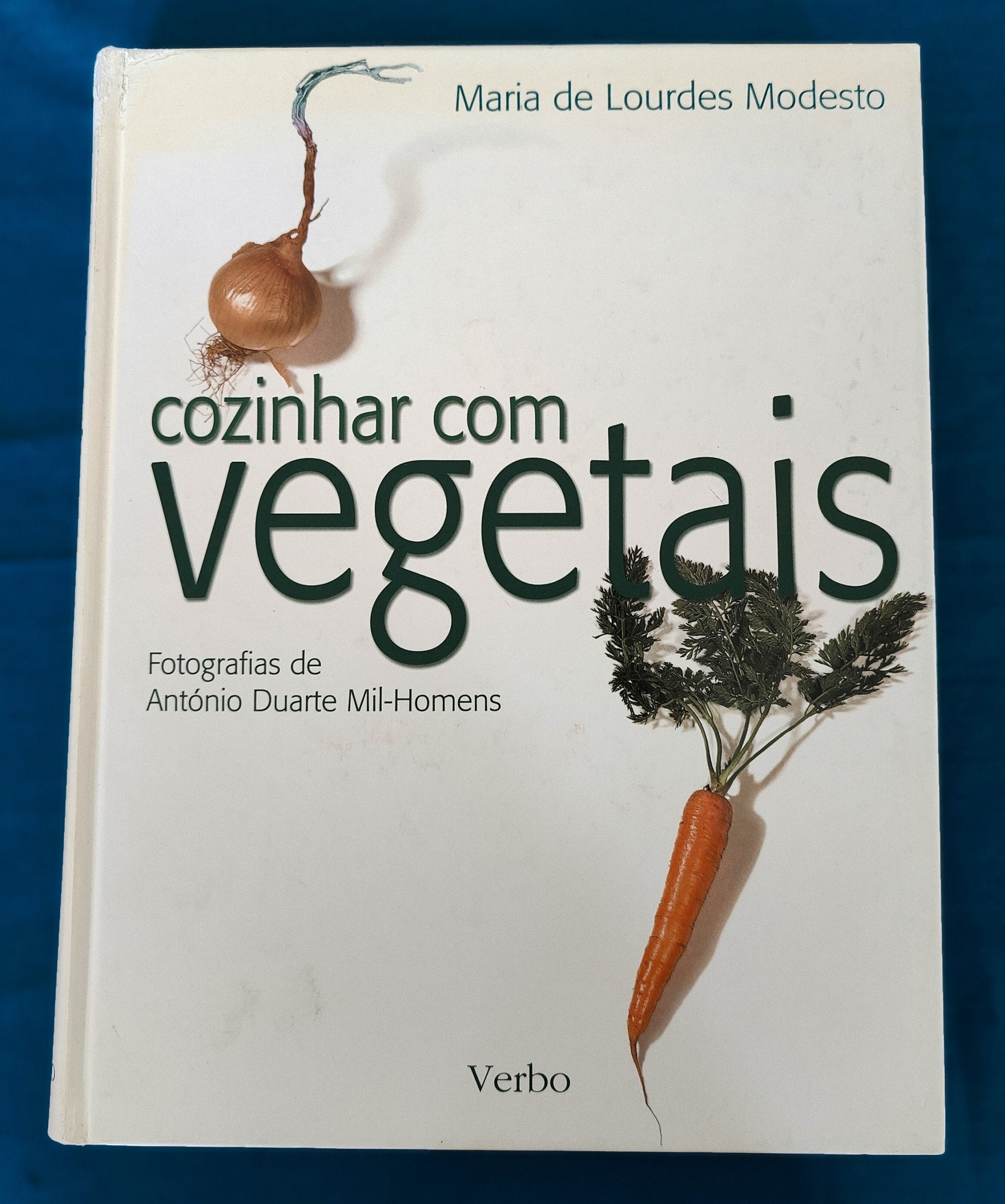 COZINHAR COM VEGETAIS . FOTOGRAFIAS DE ANTÓNIO DUARTE MIL-HOMENS - MARIA DE LOURDES MODESTO - VERBO