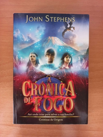 CRÓNICA DE FOGO - ATÉ ONDE IRIAS PARA SALVAR A TUA FAMÍLIA ? - JOHN STEPHENS - PORTO EDITORA