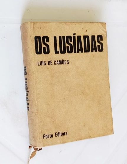 OS LUSÍADAS - LUÍS DE CAMÕES - EDIÇÃO ORGANIZADA POR EMANUEL PAULO RAMOS - PORTO EDITORA