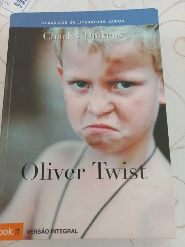 CLÁSSICOS DA LITERATURA JÚNIOR - OLIVER TWIST - CHARLES DICKENS - BOOK IT