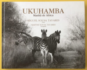 UKUHAMBA - MANHÃ DE ÁFRICA - TEXTO DE MIGUEL SOUSA TAVARES  - FOTOGRAFIA DE MARTIM SOUSA TAVARES - OFICINA DO LIVRO